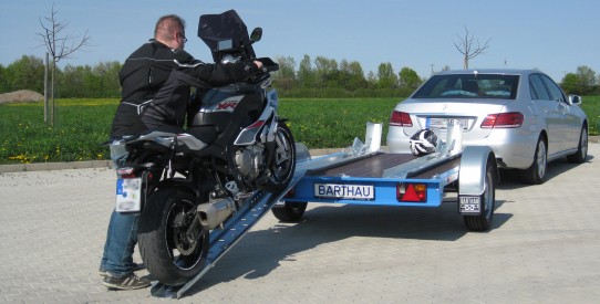 Typ MO – Motorrad-Transporter offen mit TopZurr 25